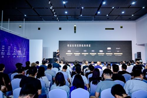 想要足不出戶就能看到銀河 明基新款旗艦級投影w6000l幫你實現